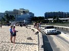 Natení spottei ekají na Maho Beach na ostrov Svatého Martina na vzlet nebo...