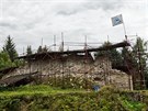 Znovuobjeven� hrad V�zmburk dlouho ch�tral, ale sdru�en� u� jej za��n�...