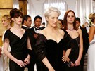 Anne Hathawayová, Meryl Streepová a Emily Bluntová ve filmu ábel nosí Pradu...