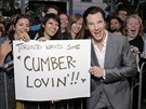 Benedict Cumberbatch s fanouky (Toronto, 6. záí 2013)