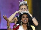 Loská vítzka soute Miss America Mallory Haganová korunuje letoní královnu...