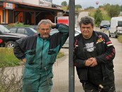 Brati Petr (vlevo) a Pavel Bratránkovi bojují o záchranu své prodejny...