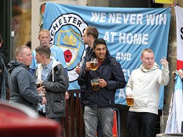 JEDNO PIVO NESTAÍ. Fanouci Manchesteru City si ped zápasem Ligy mistr v