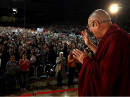 V sobotu tleskaly dalajlamovi v Tipsport aren tisíce lidí.