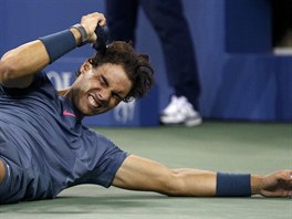 VÍTZ. Rafael Nadal padl na kurt Arthura Ashe - práv podruhé dobyl US Open.