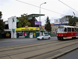 Pár desítek metr od vchodu na stadion v olíku je tramvajová zastávka, která...