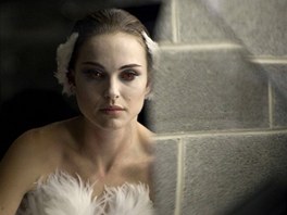 Natalie Portmanová ve filmu �erná labu�. (2010)