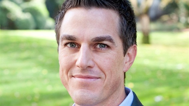 Andrew Wilson, f Electronic Arts
