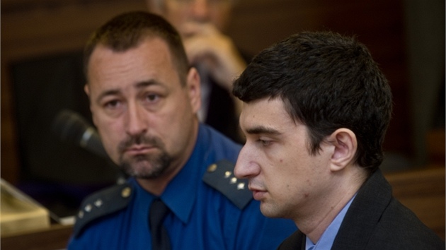 Zbyn�k Prokop zabil své dva spolubydlící. Nyní ho �eká do�ivotí.