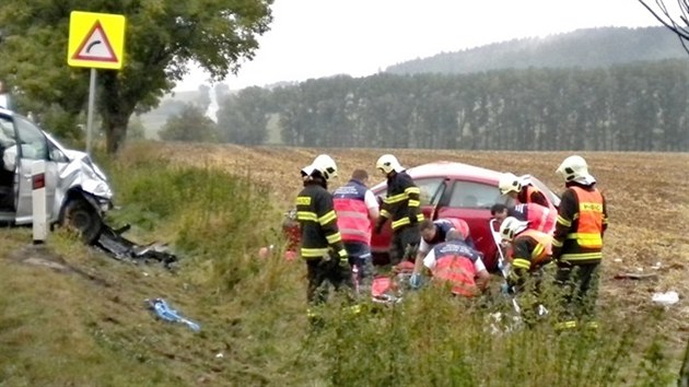 Smrteln nehoda na hlavnm tahu z Brna do Svitav. Spolujezdec z citronu zahynul na mst.