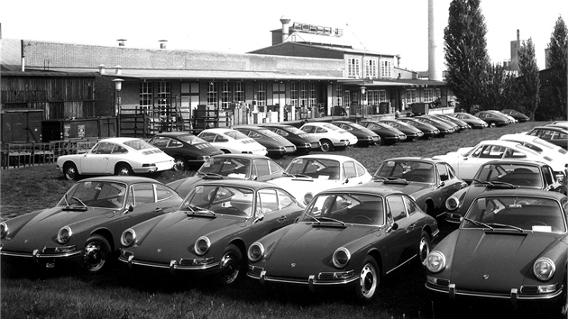 rok 1965: Porsche 911 na parkoviti