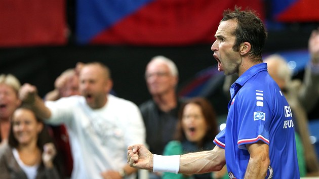 JOOOO. Radek tpnek v vodnm duelu semifinle Davis Cupu proti Argentin. 