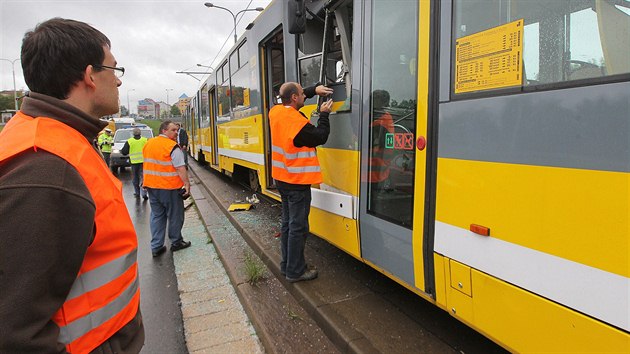 Srka dvou tramvaj na Karlovarsk td v Plzni.