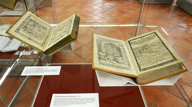Výstavu pořádá Národní knihovna u příležitosti čtyřstého výročí posledního předbělohorského vydání Bible kralické.