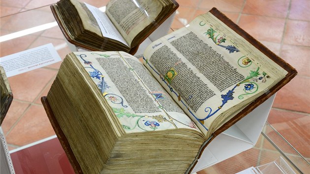 Výstavu pořádá Národní knihovna u příležitosti čtyřstého výročí posledního předbělohorského vydání Bible kralické.