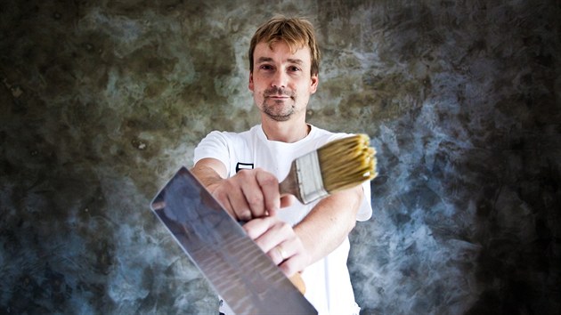 Živnostník roku Královéhradeckého kraje Michal Rousek z Náchoda se devatenáct let věnuje profesi malíře, natěrače a lakýrníka.
