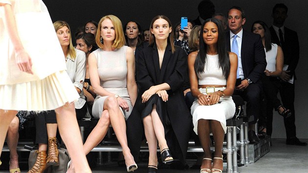 Nicole Kidmanov, Rooney Mara a Naomie Harrisov na modn pehldce Calvin Klein (New York, 12. z 2013)