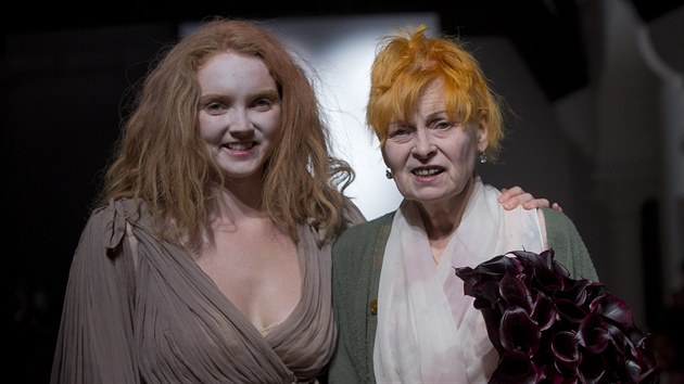Lily Cole a Vivienne Westwoodov� (15. z��� 2013)