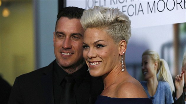 Zpvaka Pink a jej manel Carey Hart (16. z 2013)