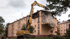 Pád jedné z nosných zdí při bourání čtvrtého patra domu v Havířově-Šumbarku,...