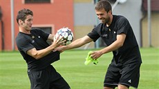 ANTONOV ODLET�L. Bulharský úto�ník Miroslav Antonov (vpravo), který se v...