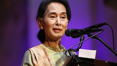 Zahájení mezinárodní konference Fórum 2000 se z��astnila barmská disidentka a...