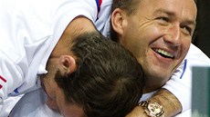Radek tpánek a fyzioterapeut Michal Novotný v lói pi daviscupovém