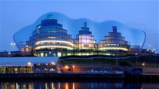 Koncertní halu Sage v britském Gatesheadu navrhl architekt Norman Foster.