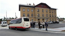 Nový minibus pendlující nkolikrát denn mezi jihlavským mstským nádraím a námstím jezdí prázdný.