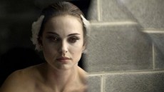 Natalie Portmanová ve filmu erná labu. (2010)
