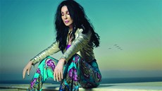 Cher se vyžívá v extravagantním oblečení nejen na koncertech, ale i v soukromí