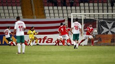 Bulharsko (v bílém) dává gól Maltě.