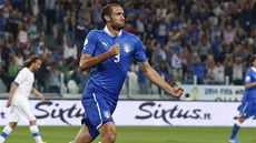 Giorgio Chiellini se raduje z gólu, který ped chvílí vstelil eskému týmu.