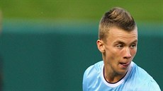 Slovenský fotbalista Albert Rusnák v dresu Manchesteru City.