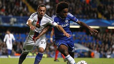 PREMIÉRA V DRESU CHELSEA. Záloník Willian (vpravo) se pedstavil v modrém