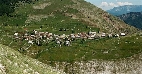 Pohled na vesniku Lukomir, jedno z nejvtch turistickch lkadel Bosny a...