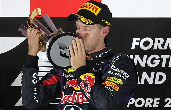 DALÍ TRIUMF. Velkou cenu Singapuru ovládl Sebastian Vettel.
