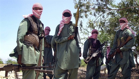 lenové somálských milicí abáb na archivním snímku z roku 2008.