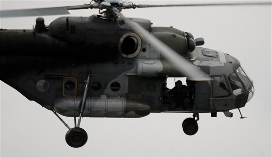Vrtulník Mi-171 bhem Dn NATO v Ostrav