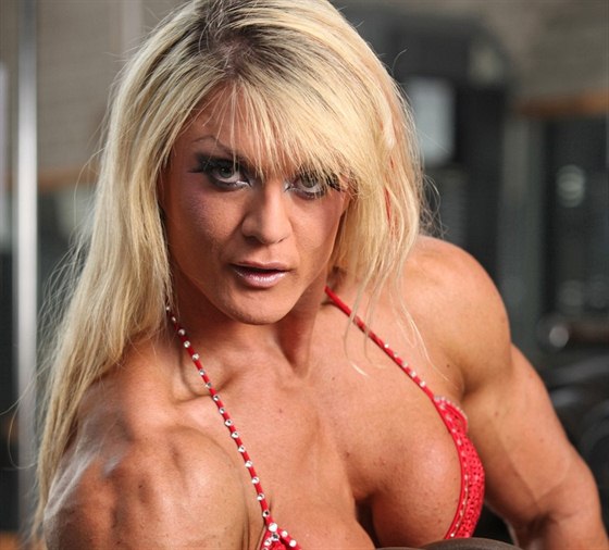 Z anorektiky se Lisa Crossová léty propracovala a k hoe sval.