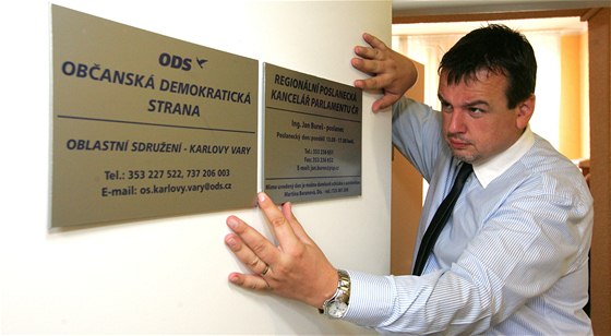 V srpnu 2010 si Jan Bureš po zvolení do sněmovny otevřel poslaneckou kancelář v