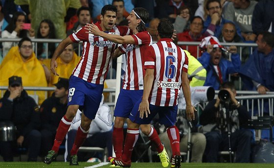 A STADION REALU MADRID ONML. Fotbalisté Atlétika Madrid se práv ujali vedení.