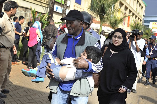 Útok islamist� na nákupní centrum v ke�ském hlavním m�st� Nairobi. (21. zá�í