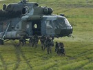 Zasazení úderné jednotky przkuník z vrtulníku na Dnech NATO v Ostrav