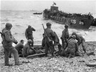 Spojenecká vojska pi vylodní na pobeí Normandie (6. ervna 1944)
