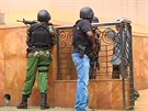 Vojáci a policisté obklíili obchodní centrum v keském Nairobi.