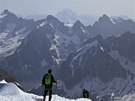 Výstup na Mont Blanc z Aig. du Midi (3 842 m) zaíná sestupem do sedla Col du...