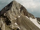 Pohled na vrcholovou ást Lupoglavu (2102 m). erná teka na velkém snhovém...