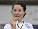 ZLATÁ. Nizozemská cyklistka Marianne Vosová si uívá triumf na MS.