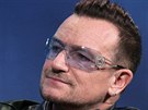 Zpvák Bono z U2 (25. záí 2013)